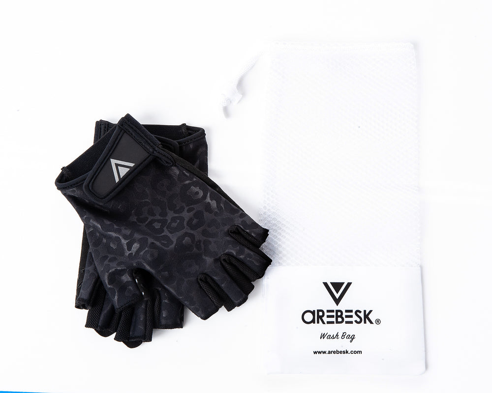 Arebesk Grip Gloves with Wash Bag