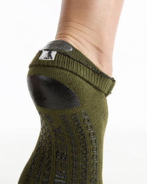 Arebesk Pleated Grip Socks in Army Green Color